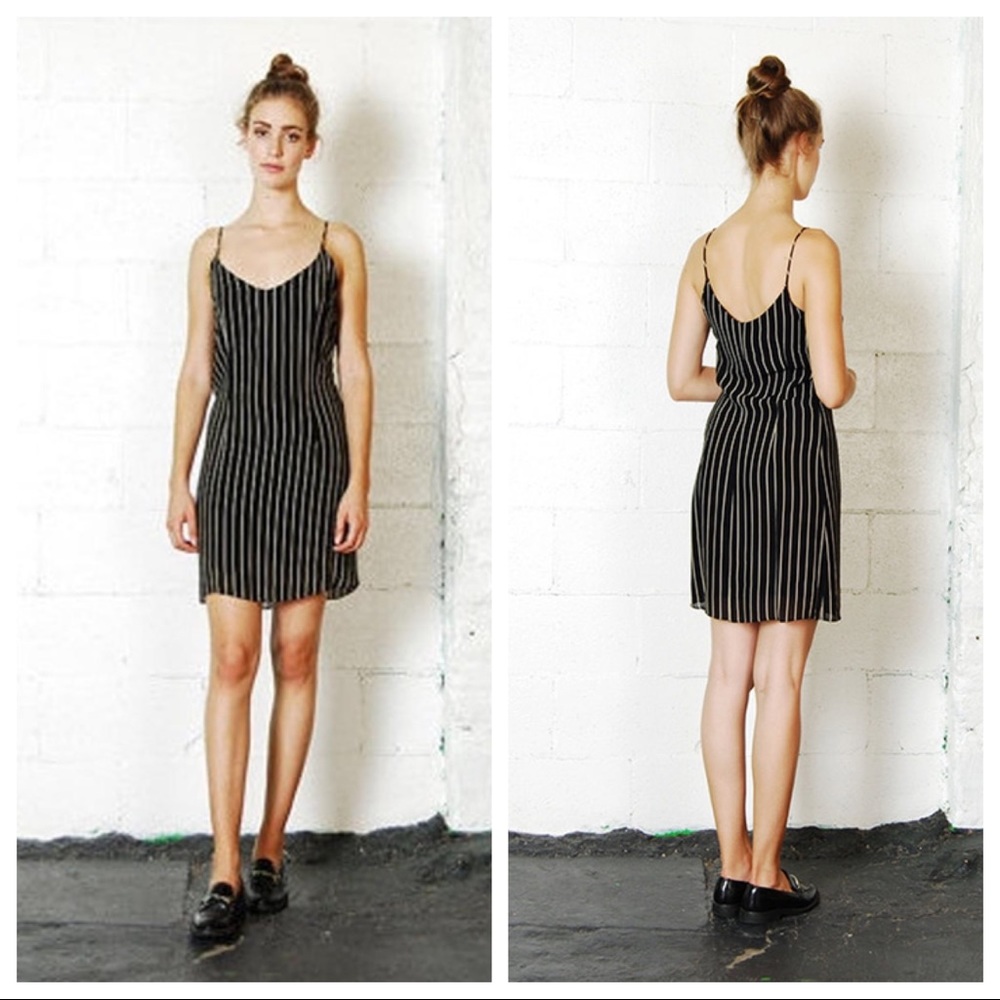 SOLD ⚠️ VINTAGE 90s black & white striped sleeveless dress